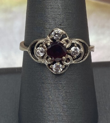 VINTAGE STERLING SILVER CLEAR CZ AND GARNET RING SIZE