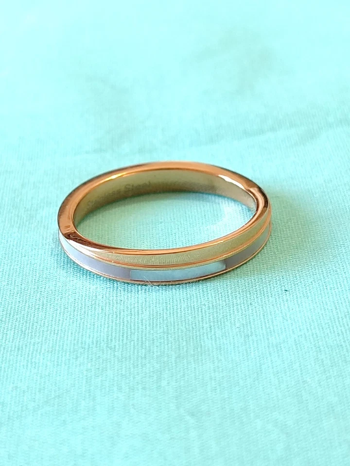 Anillo banda oro sobre acero inoxidable con incrustación de madreperla talla 10,25 Foto 2 de 4