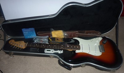 Cheap Price Fender 2001 American Tobacco Sunburst Stratocaster with Case Used Cheap Price Fender 2001 American Tobacco Sunburst Stratocaster with Case Used