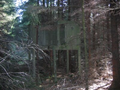 Foto 6x4 Thornton Wood Kelty Eine alte Betonkonstruktion zerfällt in der Tiefe si c2004