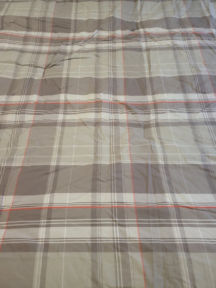 Lacoste Plaid QUEEN Comforter 92x96 Gray Red White Cotton Shell Polyester Fill - Image 2 of 4