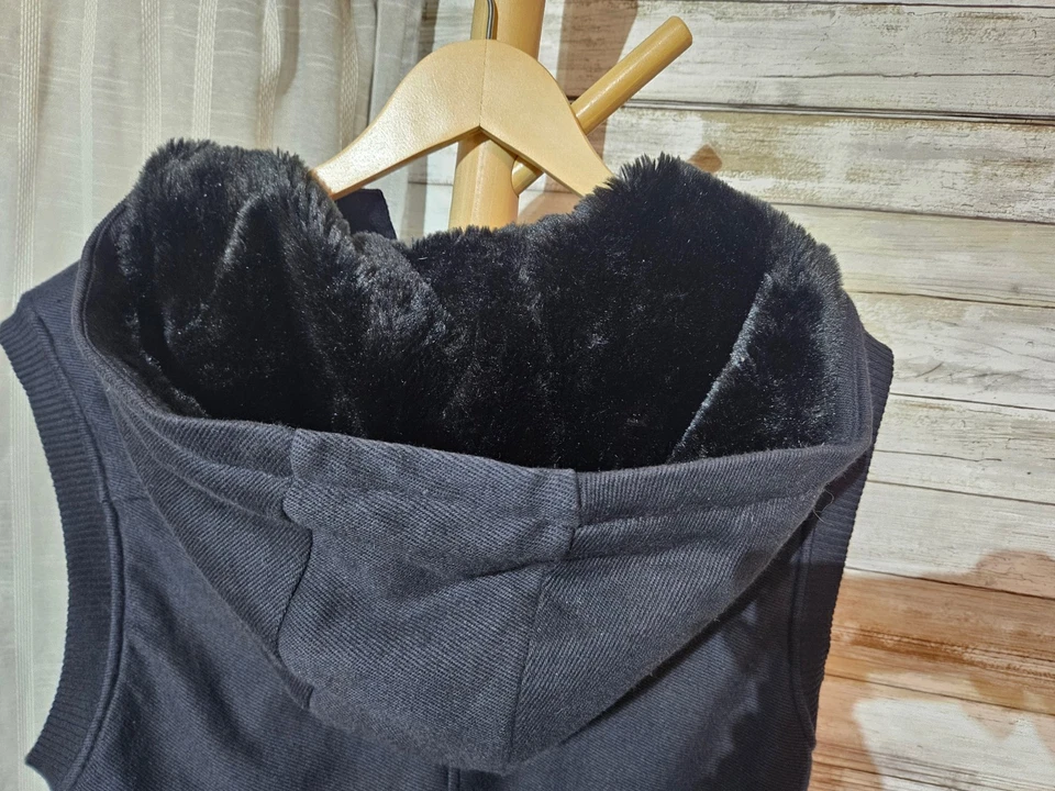 Mens Armani Exchange Faux Fur Lined Hoodie Vest size small - Image 4 of 4