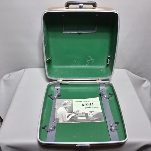 Vintage 1953 Royal Quiet De Luxe Portable Typewriter Case Manual Green Keys - 第 3/14 張圖片