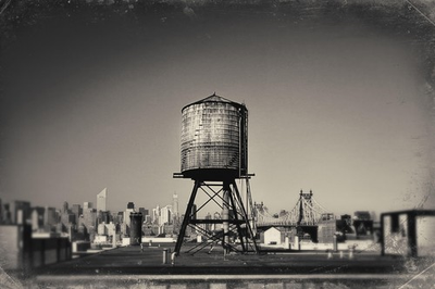#ad A Rusty Water Tower on a Rooftop of Queens Photo Art Print Poster 18x12 $14.99