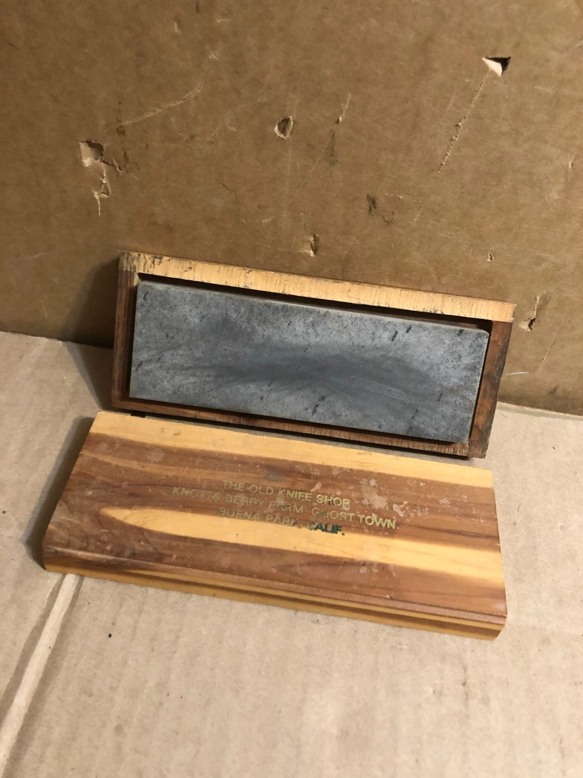 KNOTTS BERRY FARM Knife Sharpening White/black specks Stone