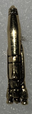Goldfarbene NASA Space Launch Rakete Pin Anstecker Apollo.