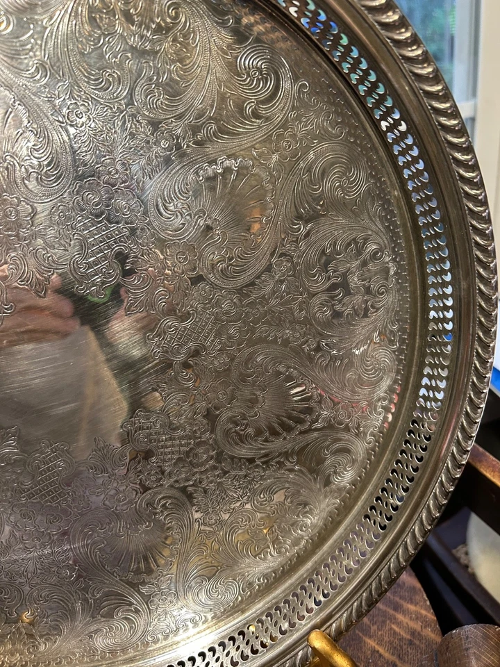 老式 William Rogers 镀银画廊托盘带网状侧边 — 第 2/4 张图片