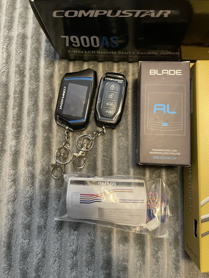 Paquete de sistema de seguridad de arranque remoto de alcance de 3000 pies de 2 vías Compustar CS7900-AS Foto 3 de 4