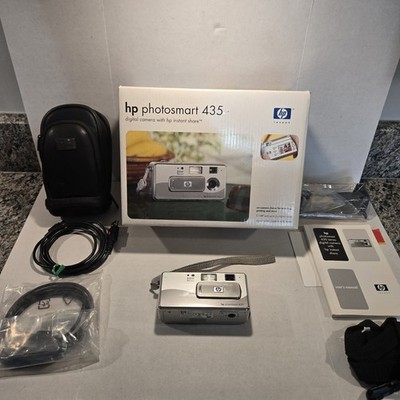 Vintage 2003 HP Photosmart 435v Digital Camera 3.1 MP 5x Zoom With Instant Share