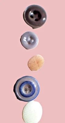 LOT 5 BOUTONS anciens PORCELAINE de 10 à 15 mm - Photo 1/2