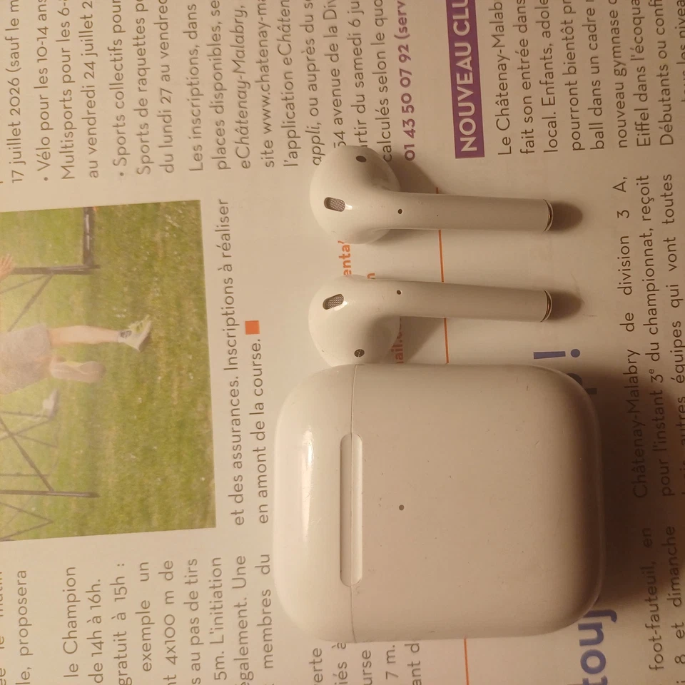 Apple AirPods (2nd generation), photo 3 sur 3