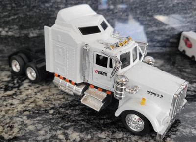 1990s New-Ray Toys KENWORTH W900 CAB MODEL SEMI-TRUCK TRACTOR SUPPLY  7.75''