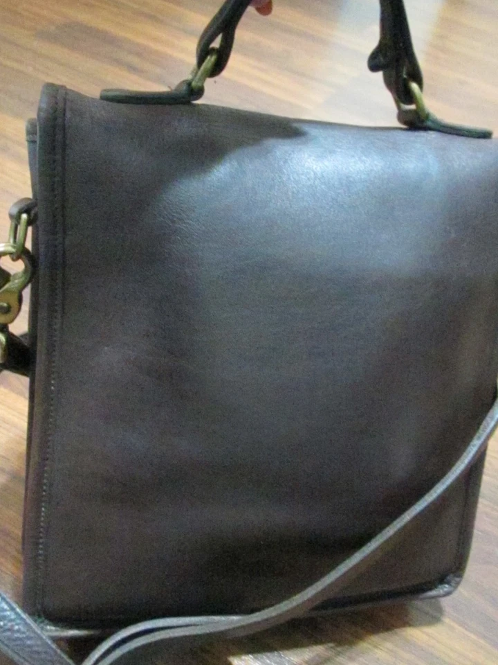 COACH 5130 VINTAGE DARK BROWN GLOVE LEATHER STATION CROSSBODY PURSE 1990'S - Image 2 of 4