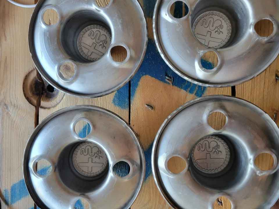 Alfa Romeo Giulia Bertone  4 enjoliveurs de roue inox - Photo 2/3