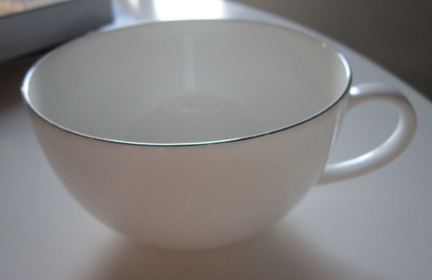 Cappuccinotasse+Unterteller weiß+ Goldrand von Dibbern Fine Bone China