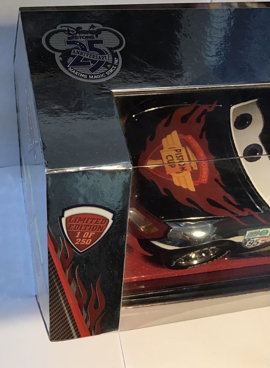 DISNEY STORE 25TH ANNIVERSARY DISNEY PIXAR CARS LIGHTNING MCQUEEN