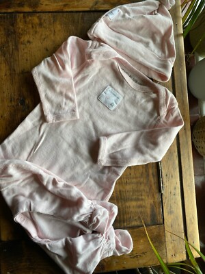 Burts Bees 0-3 Rosa Schlafanzug und Mütze Set Nachtwäsche