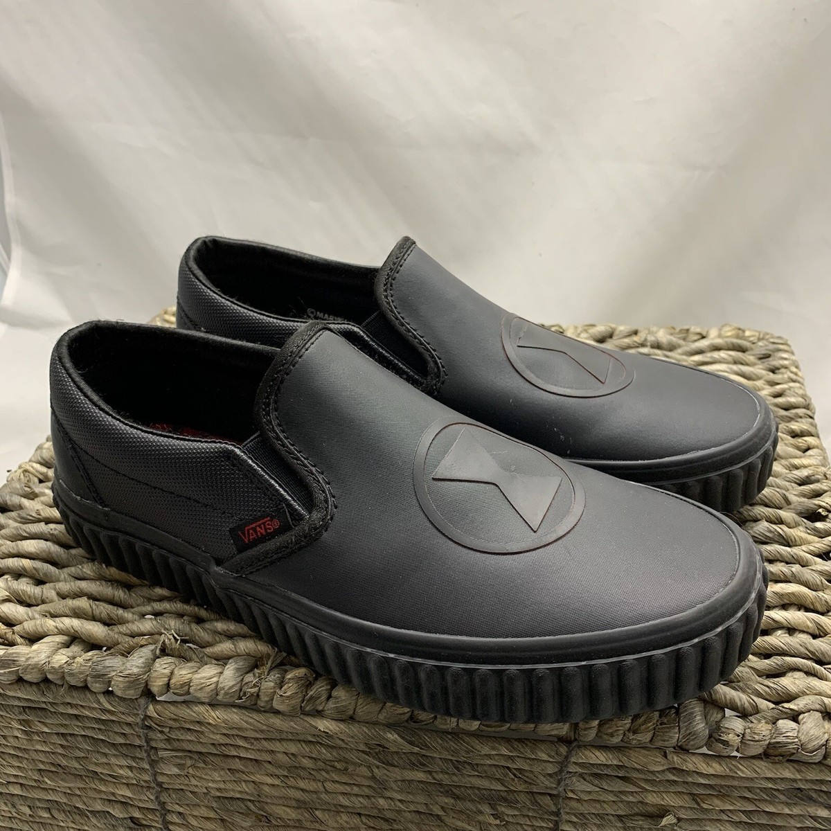 Vans Marvel Black Widow Classic Slip On Women display picture 1