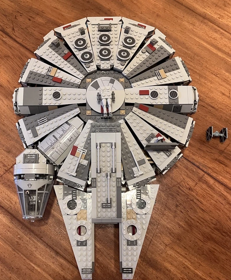 LEGO Star Wars 75257 Millennium Falcon, foto 3 di 5
