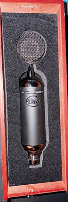 Blue blackout spark SL Large Diaphragm Cardioid XLR Condenser Mic w/ Case. Black