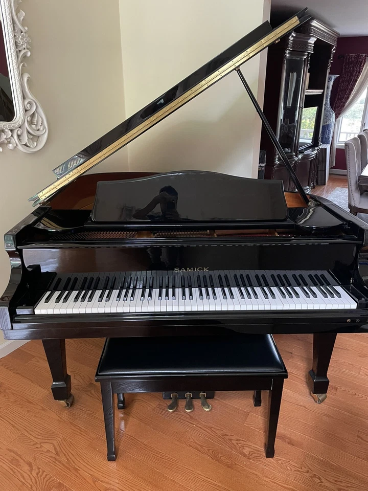 Piano de cola Samick SG-150 bebé 4'11" ébano pulido Foto 2 de 3