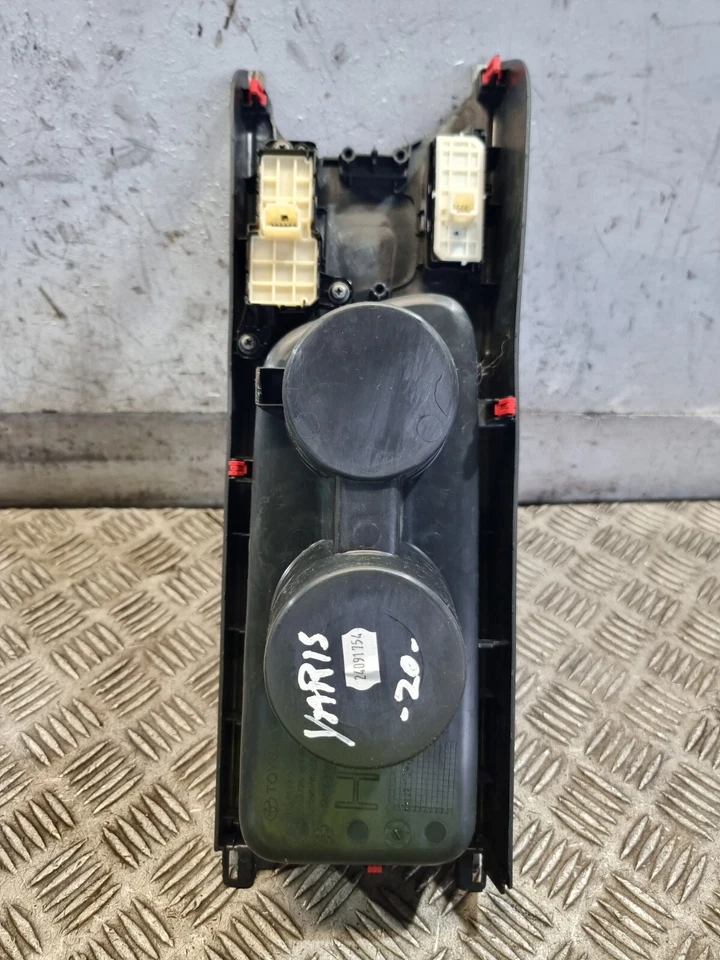 TOYOTA YARIS CONSOLA CENTRAL PORTAVASOS 58805-0D350 1.5 HÍBRIDO CVT HATCHBACK 2020 Foto 3 de 4