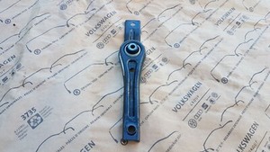 Original VW Golf VII 1,5 TSI 110KW Getriebehalter Unten 5Q0199855N Neuwertig