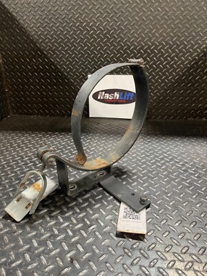 93465-06400 BRACKET - TANK RH FITS MITSUBISHI 9346506400 GOOD USED 