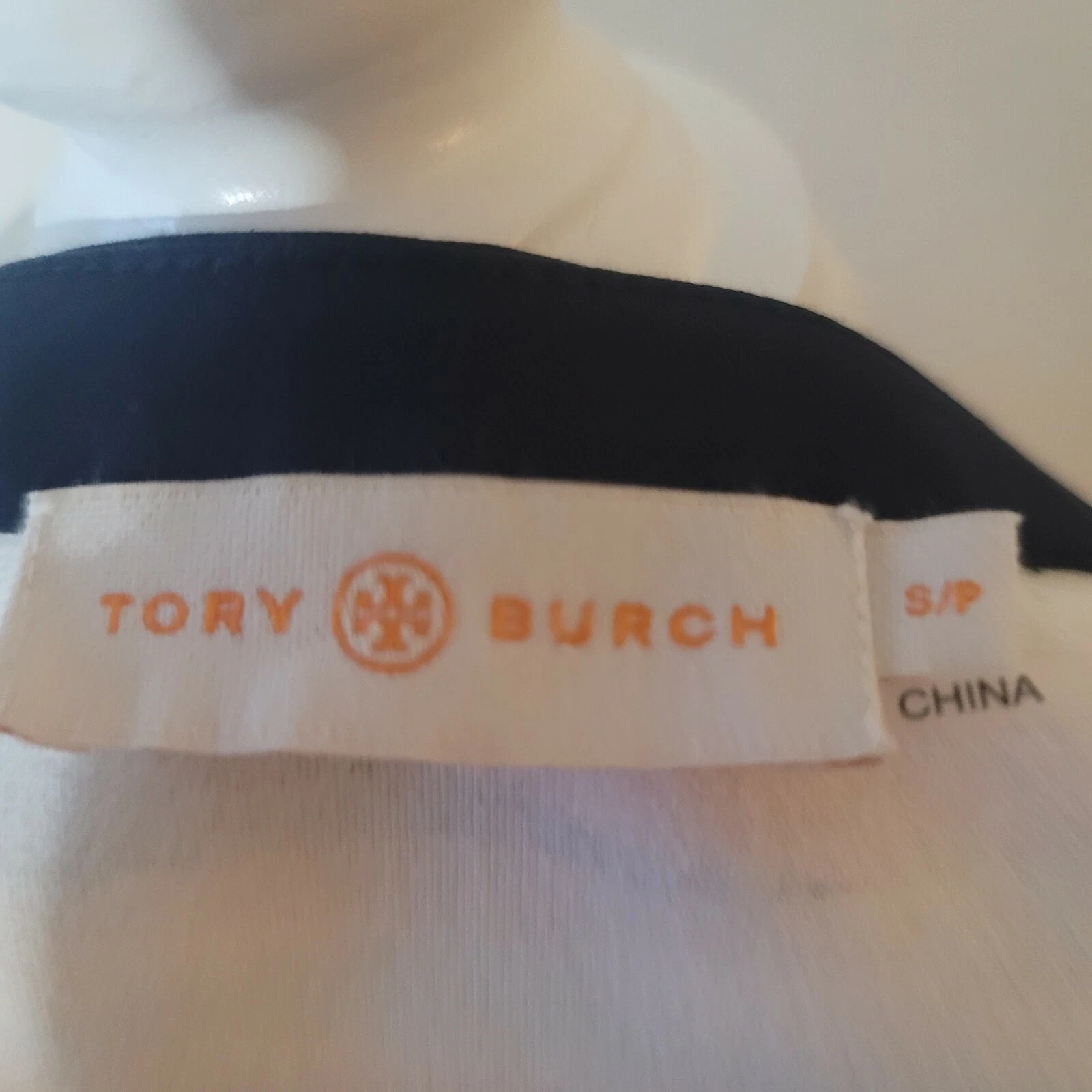 Abito piccolo Tory Burch Vienna con zip davanti aderente e svasato