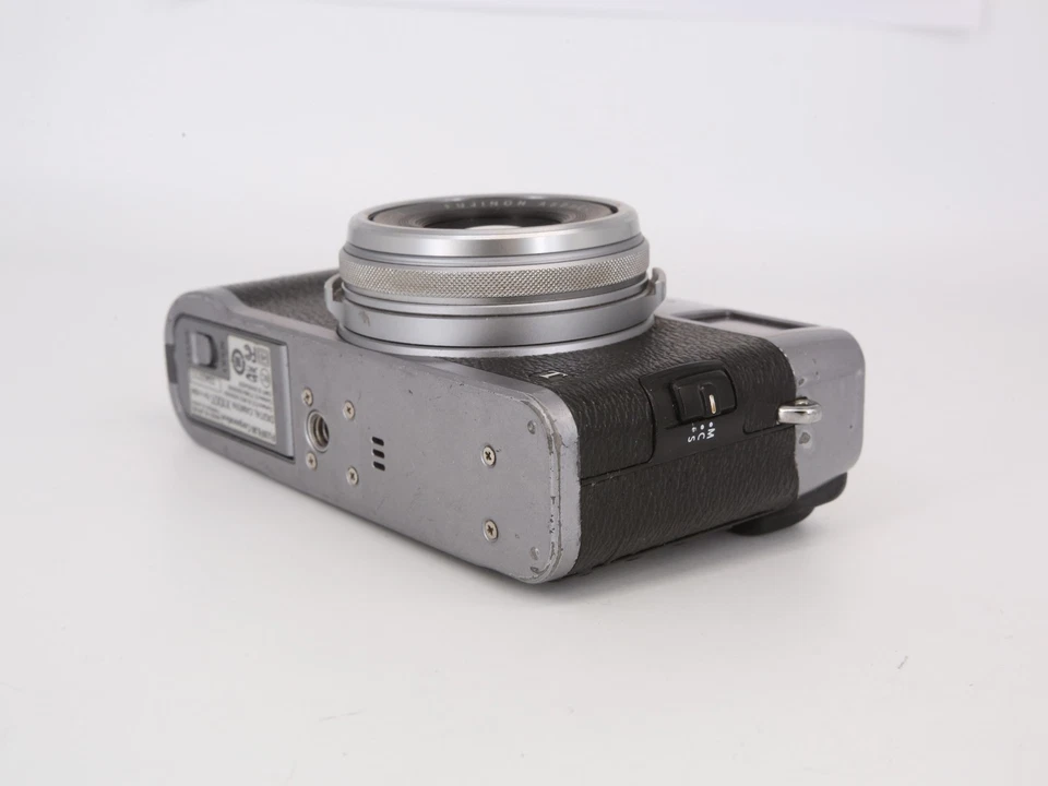 [Good, Fast shipping] Fujifilm X100T Sliver Camera - Image 2 of 4