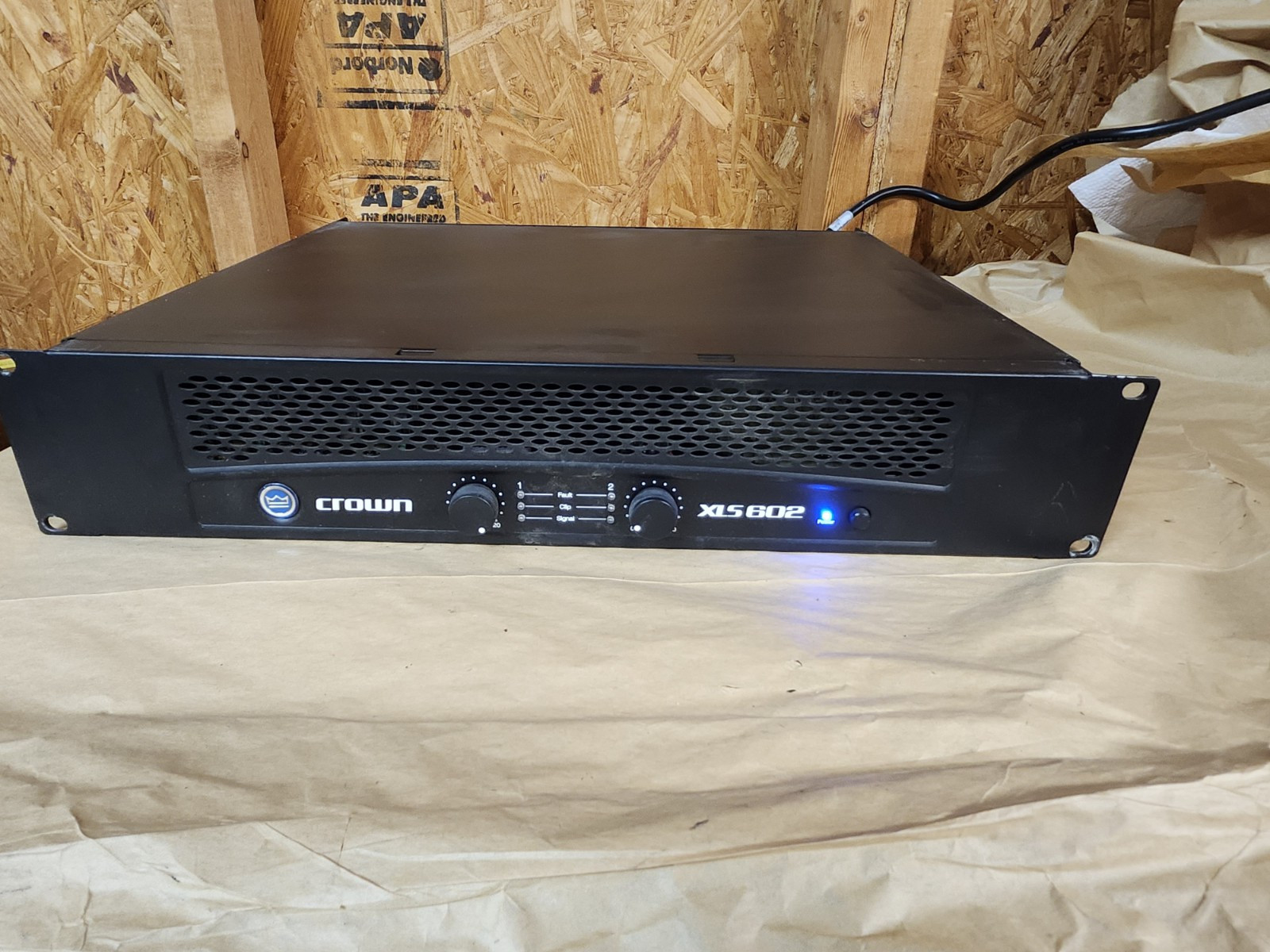 Crown xls 602 パワアップ s-l1600.jpg