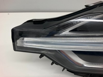 18-21 Volvo XC60 Left Front LED Headlight Assembly w/o Adaptive 