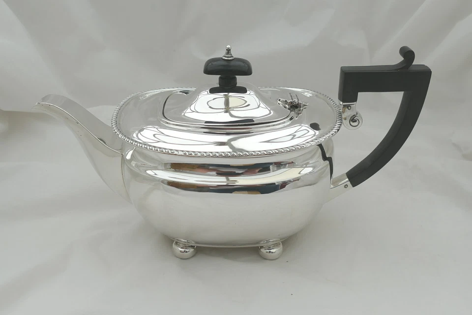 RARE GEORGE V HM STERLING SILVER 3 piece TEA SET 1913 - Image 4 of 4