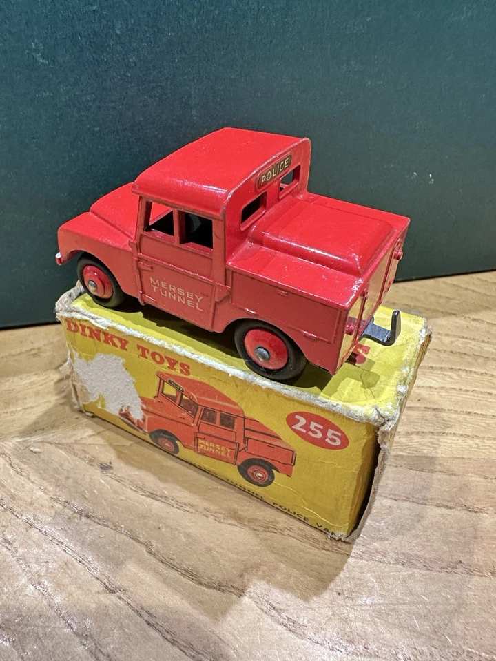 Dinky Toys Meccano MERSEY TUNNEL POLICE VAN 255 como nuevo original en caja y pintura Foto 3 de 4