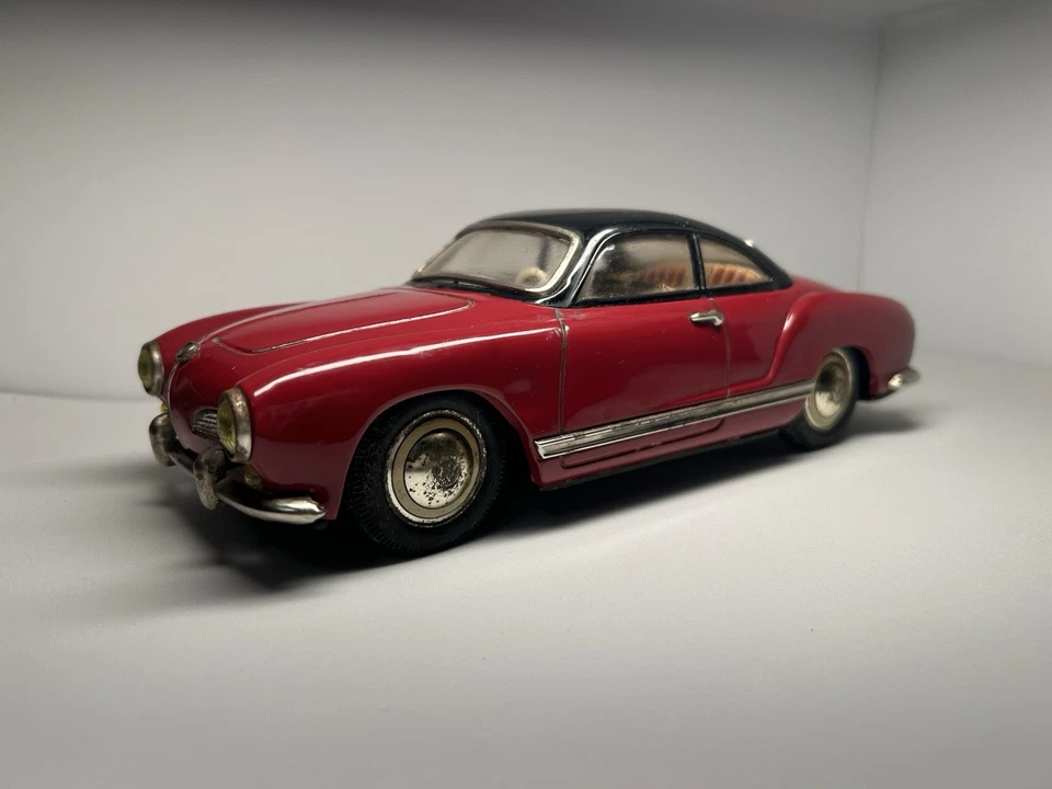 VINTAGE 1960’s  ASAHI ATC JAPAN VW KARMANN GHIA FRICTION 10” - Imagem 2 de 4