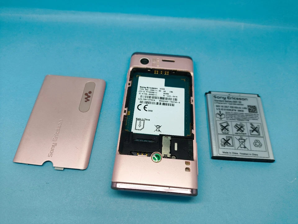 Sony Ericsson Walkman W595 Pink Unlocked Mobile Slider Phone - Image 4 of 4