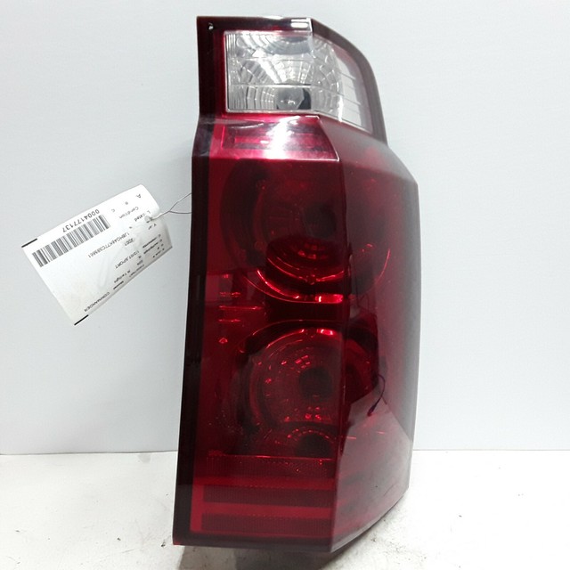 06 07 08 09 10 Jeep Commander right rear passenger side outer tail