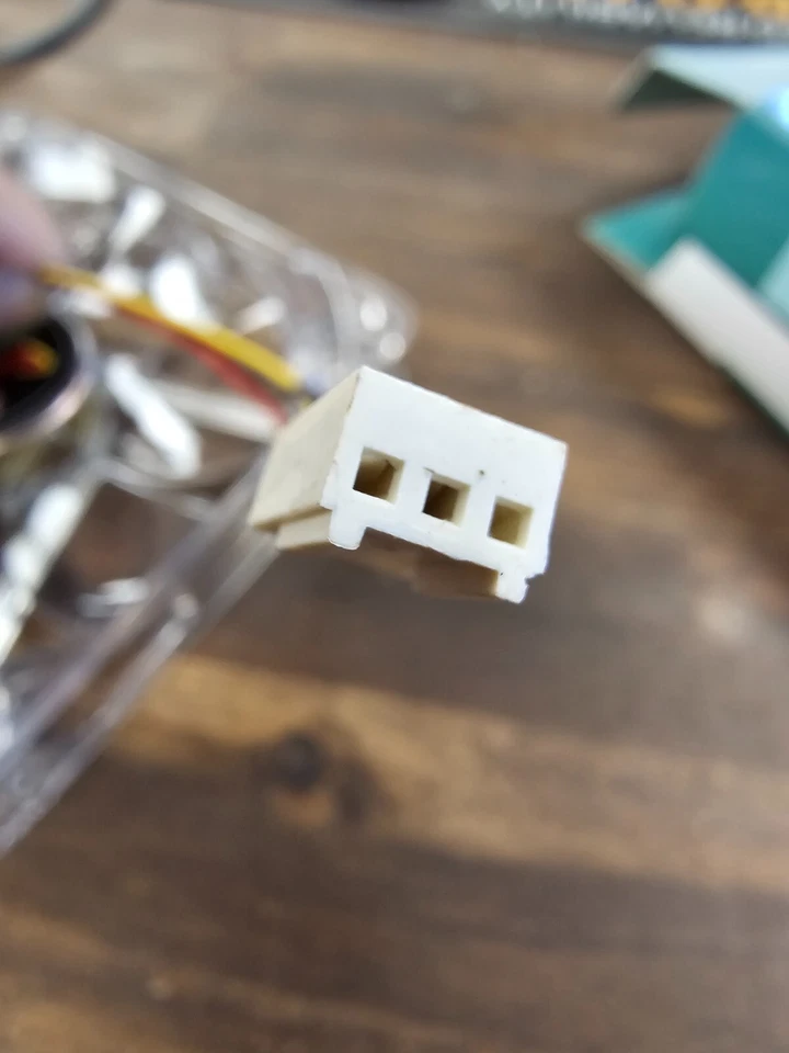 Logisys CF120RD 120mm Red LED Case Fan 12V 2000 RPM PC Cooling Fan - Image 3 of 4