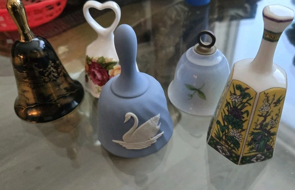 Bell Collection Wedgwood  and all signed England  Japan Dutch mini Bells 5x - Image 2 of 4