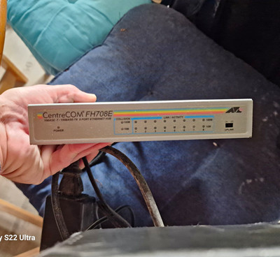 CentreCOM FH708E Ethernet Hub 8-Port RJ-45 100 Mbps (10/100BASE-TX)