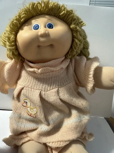 Vintage 1984 Cabbage Patch Kid Doll – Blue Eyes – Blue Signature – Coleco