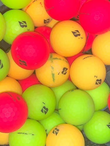 36 pelotas de golf Bridgestone e12 de color mate usadas suaves colores mezclados - grado 3A AAA - Imagen 2 de 2
