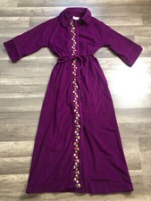 VTG Evelyn Pearson Robe Womens S Embroidered Flowers Snap Close Belt Dacron Poly