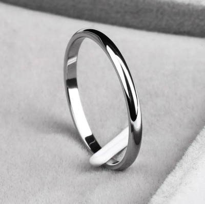 2 mm dünner stapelbarer personalisierter gravierter minimalistischer Ring Damen Titan maßgeschneidert