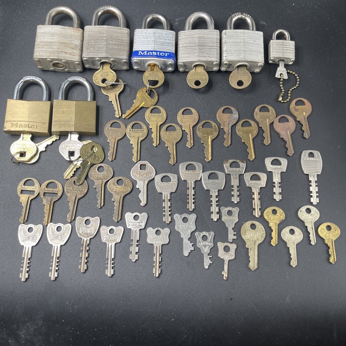 HUGE! VINTAGE LOT OF 51 ALL MASTER LOCK KEYS, LION KEYS, 9