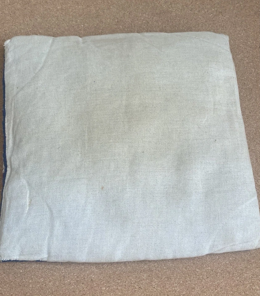 vintage Needlepoint cushion cover Filled 30x28cm-208 - Image 4 of 4