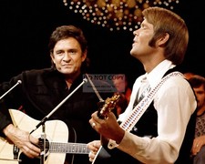 JOHNNY CASH AND GLEN CAMPBELL MUSIC LEGENDS - 8X10 PUBLICITY PHOTO (DA-746)