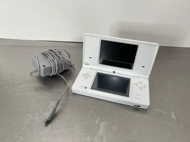 Nintendo DSi White Handheld System w/ Charger