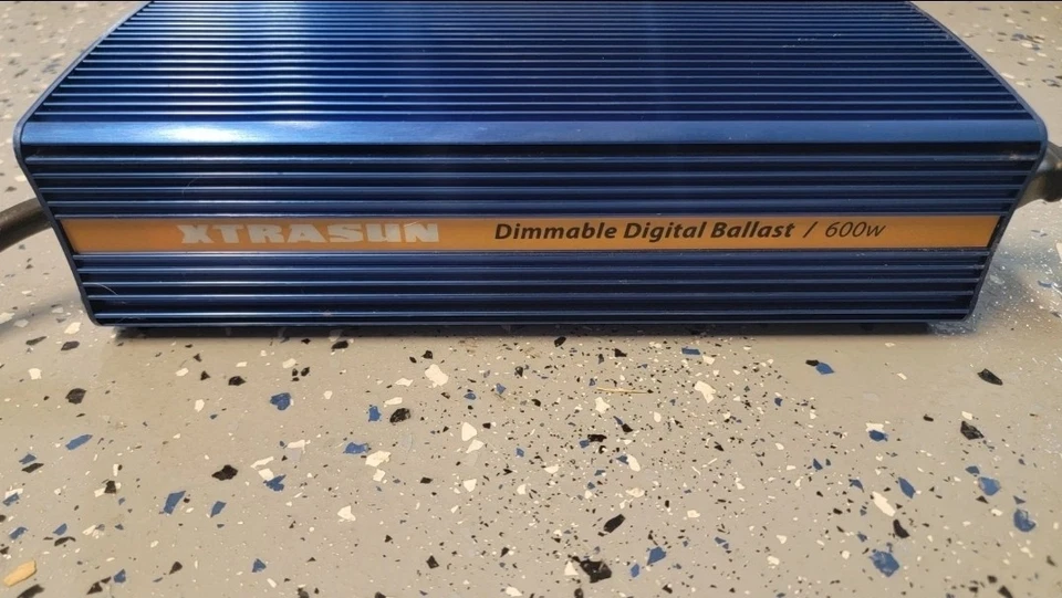 XTRASUN Dimmable Digital Ballast 600W 120/240V XTE600D - Image 4 of 4