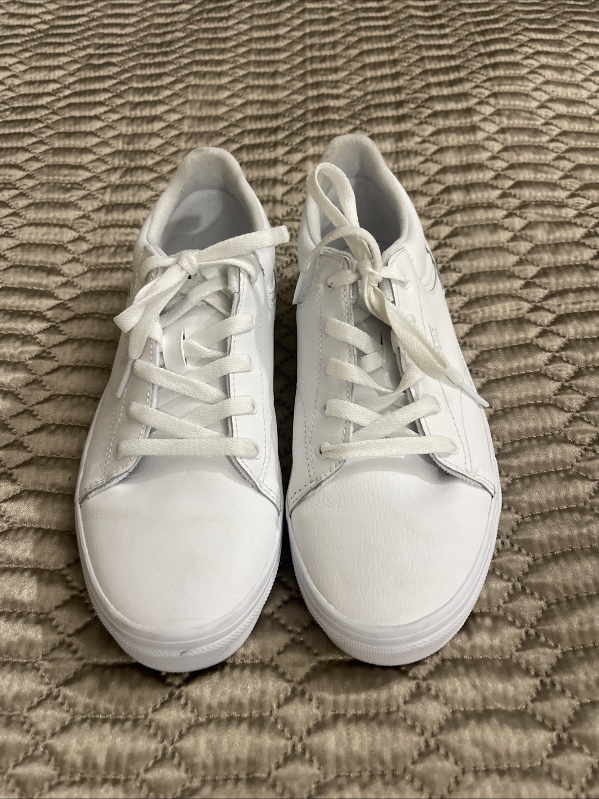 Vans Leather White Sneakers Classic Style Size M7/W8.5.  Excellent Condition